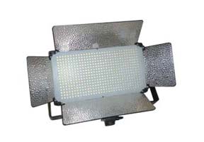 500 bi-color LED with reflective barn doors